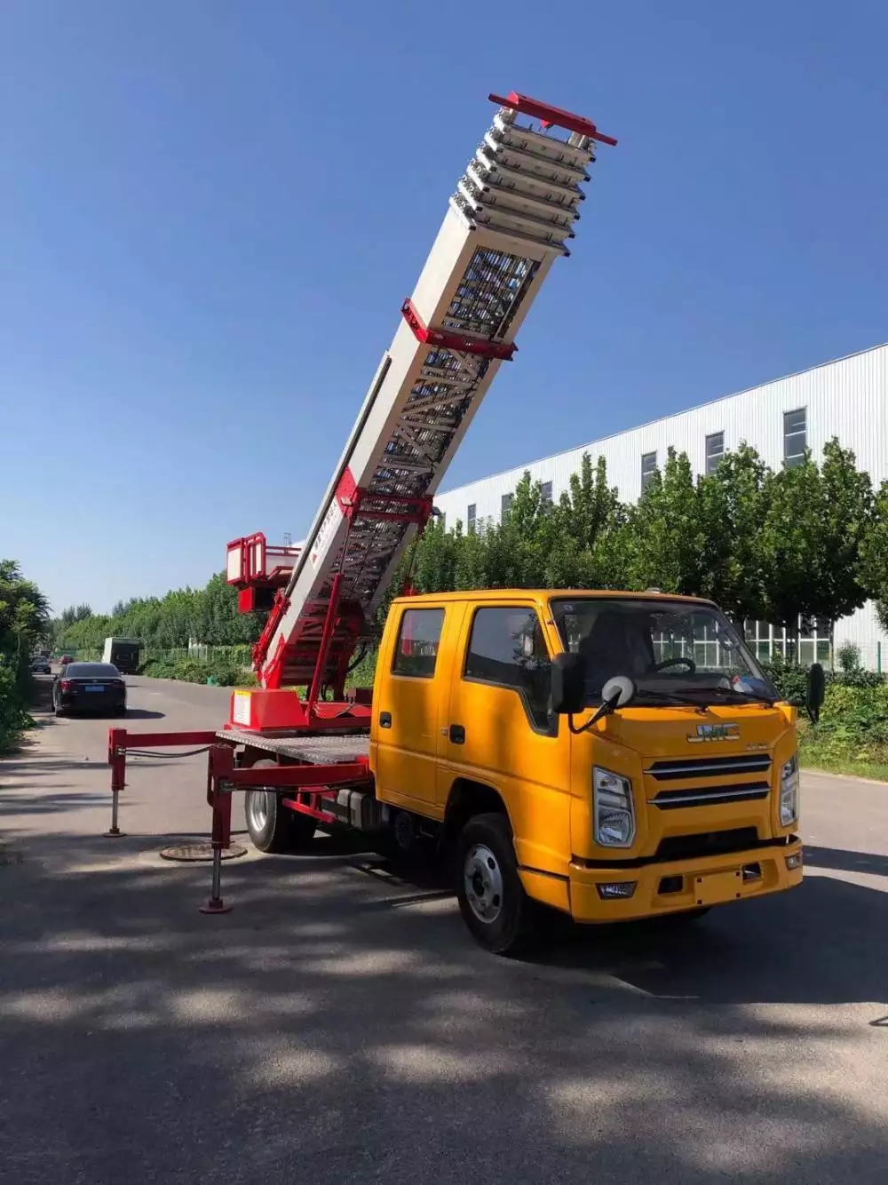 邹城附近的云梯车出租服务：轻松解决高空作业需求