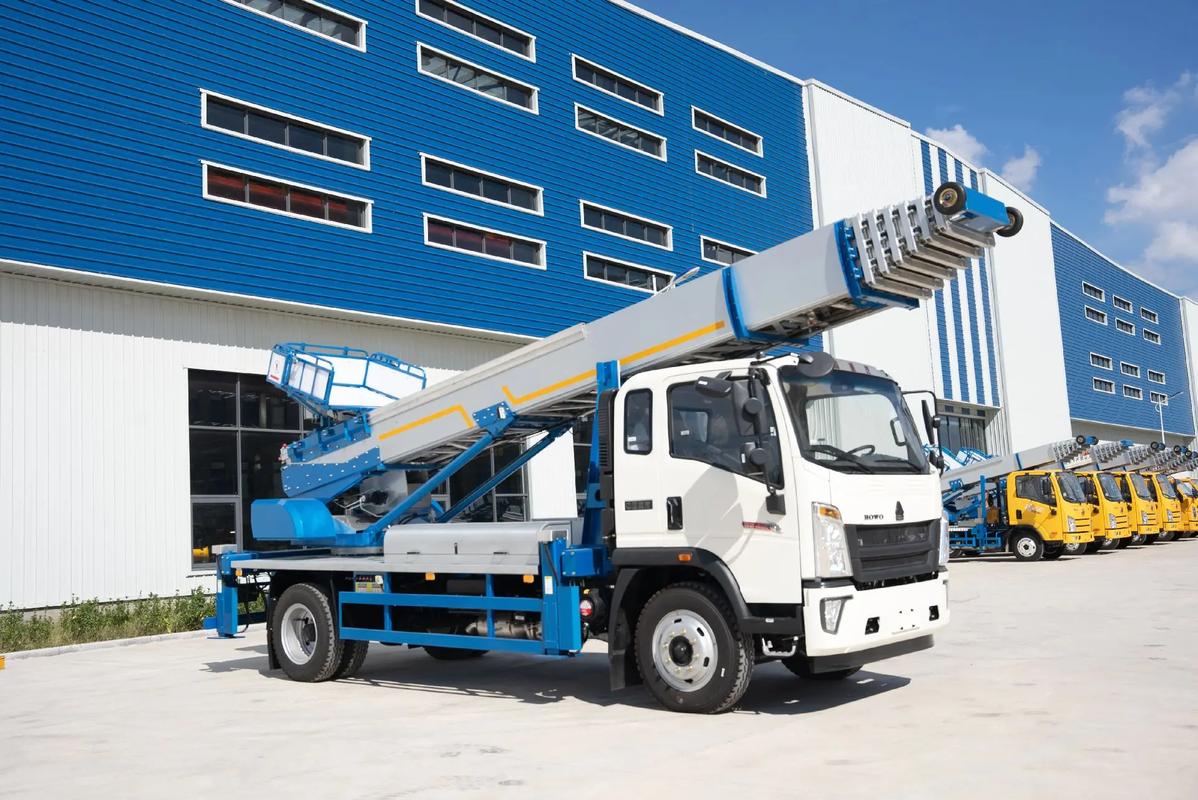 邹城出租云梯车高空作业车 建筑垃圾搬运